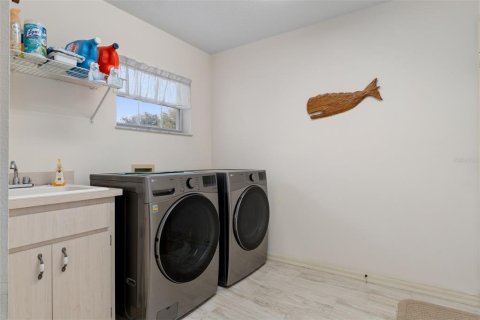 Casa en venta en Homosassa, Florida, 3 dormitorios, 176.61 m2 № 2105255 - foto 28