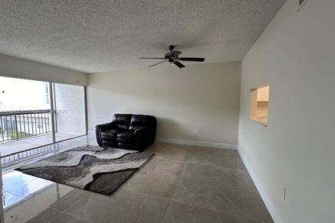 Condominio en venta en Plantation, Florida, 1 dormitorio, 70.98 m2 № 1892585 - foto 2