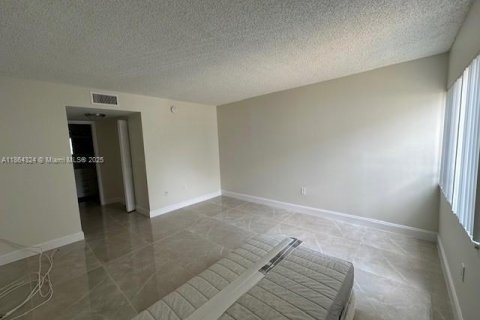 Condominio en venta en Plantation, Florida, 1 dormitorio, 70.98 m2 № 1892585 - foto 9