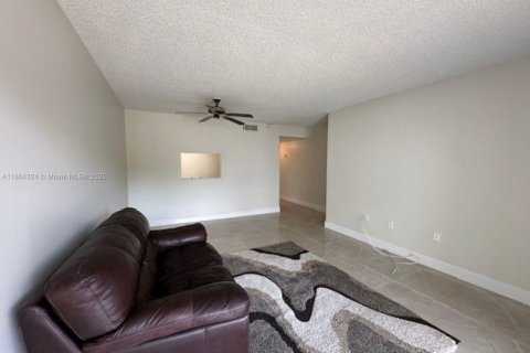 Condominio en venta en Plantation, Florida, 1 dormitorio, 70.98 m2 № 1892585 - foto 3
