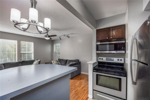 Condo in Gainesville, Florida, 4 bedrooms  № 1409759 - photo 11