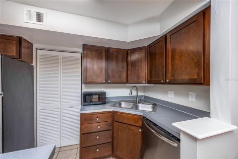 Condo in Gainesville, Florida, 4 bedrooms  № 1409759 - photo 10