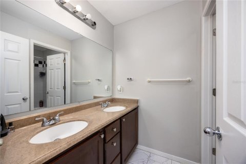 Condo in Gainesville, Florida, 4 bedrooms  № 1409759 - photo 17
