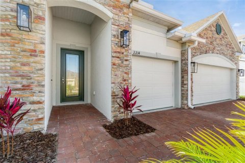 House in Edgewater, Florida 4 bedrooms, 233.37 sq.m. № 2302526 - photo 4