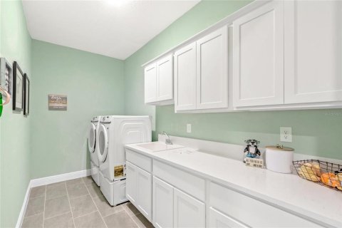 House in Edgewater, Florida 4 bedrooms, 233.37 sq.m. № 2302526 - photo 29