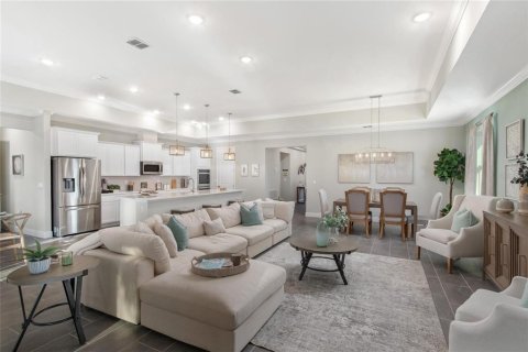House in Edgewater, Florida 4 bedrooms, 233.37 sq.m. № 2302526 - photo 14