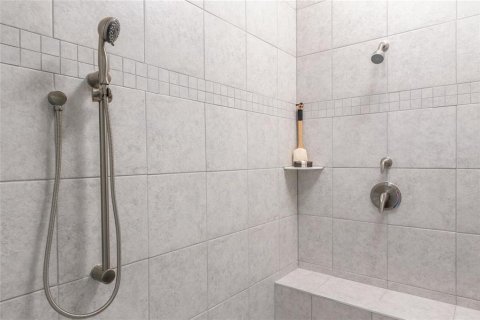 House in Edgewater, Florida 4 bedrooms, 233.37 sq.m. № 2302526 - photo 20