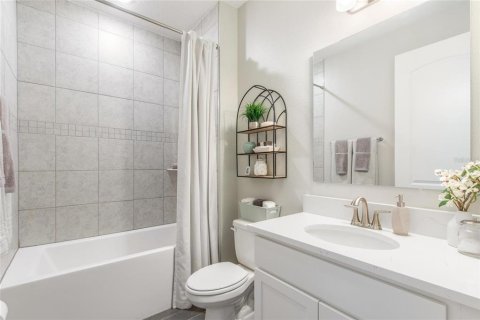 House in Edgewater, Florida 4 bedrooms, 233.37 sq.m. № 2302526 - photo 25