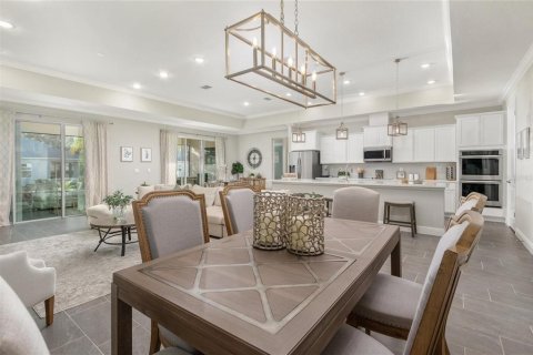 House in Edgewater, Florida 4 bedrooms, 233.37 sq.m. № 2302526 - photo 10