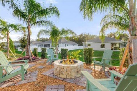 House in Edgewater, Florida 4 bedrooms, 233.37 sq.m. № 2302526 - photo 2