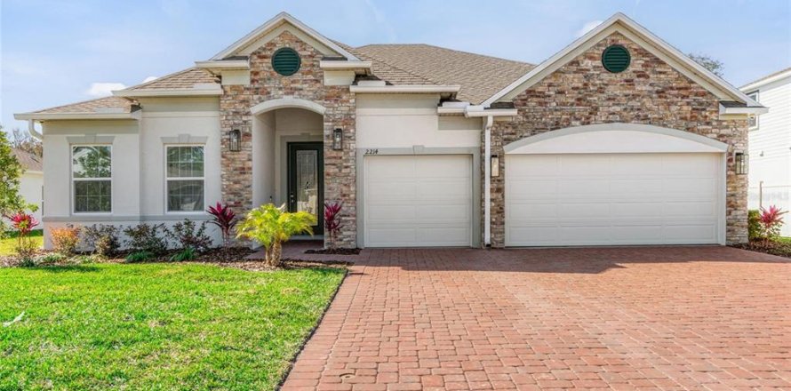 House in Edgewater, Florida 4 bedrooms, 233.37 sq.m. № 2302526