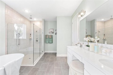 House in Edgewater, Florida 4 bedrooms, 233.37 sq.m. № 2302526 - photo 18