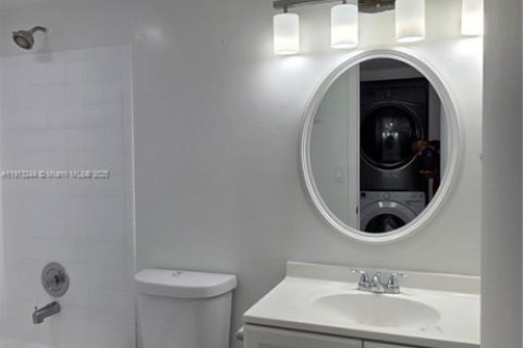 Снять в аренду кондоминиум в Корал-Спрингс, Флорида 2 спальни, 75.72м2, № 1969680 - фото 9