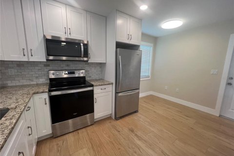 Villa ou maison à louer à Port Charlotte, Floride: 2 chambres, 99.5 m2 № 2427629 - photo 6