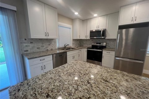 Villa ou maison à louer à Port Charlotte, Floride: 2 chambres, 99.5 m2 № 2427629 - photo 5
