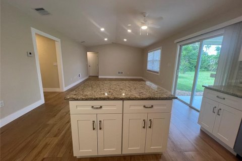 Villa ou maison à louer à Port Charlotte, Floride: 2 chambres, 99.5 m2 № 2427629 - photo 8