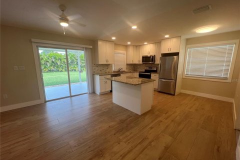 Villa ou maison à louer à Port Charlotte, Floride: 2 chambres, 99.5 m2 № 2427629 - photo 3