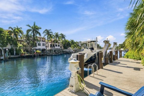 Villa ou maison à vendre à Fort Lauderdale, Floride: 4 chambres, 246.38 m2 № 2391858 - photo 26