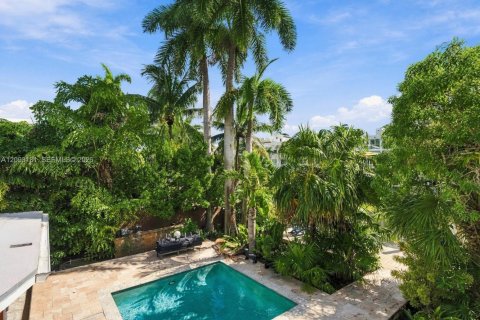 Villa ou maison à vendre à Fort Lauderdale, Floride: 4 chambres, 246.38 m2 № 2391858 - photo 25