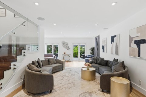 Villa ou maison à vendre à Fort Lauderdale, Floride: 4 chambres, 246.38 m2 № 2391858 - photo 18