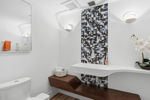Villa ou maison à vendre à Fort Lauderdale, Floride: 4 chambres, 246.38 m2 № 2391858 - photo 15