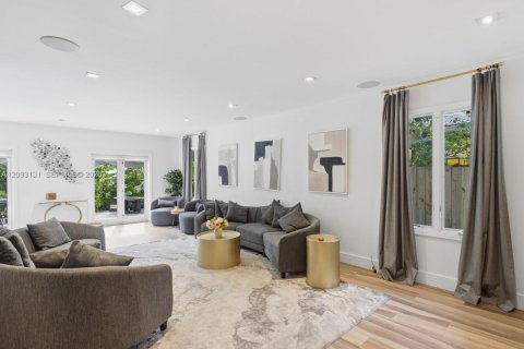 Villa ou maison à vendre à Fort Lauderdale, Floride: 4 chambres, 246.38 m2 № 2391858 - photo 17