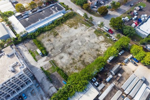 Propiedad comercial en venta en Medley, Florida № 2058237 - foto 13