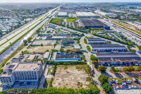 Propiedad comercial en venta en Medley, Florida № 2058237 - foto 10