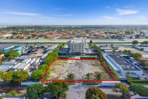 Propiedad comercial en venta en Medley, Florida № 2058237 - foto 4