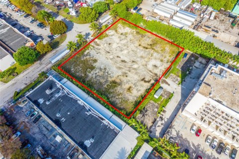 Propiedad comercial en venta en Medley, Florida № 2058237 - foto 16