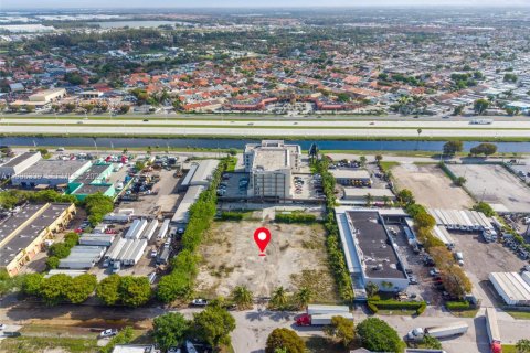 Propiedad comercial en venta en Medley, Florida № 2058237 - foto 12