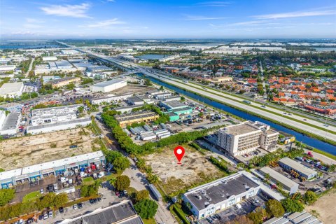 Propiedad comercial en venta en Medley, Florida № 2058237 - foto 7