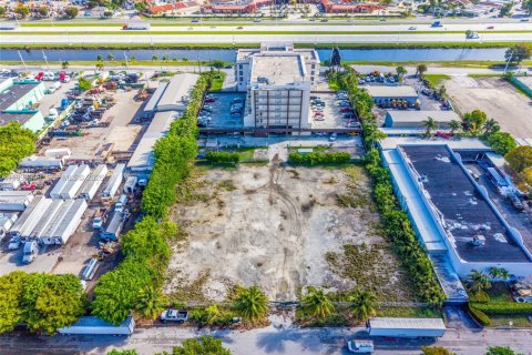 Propiedad comercial en venta en Medley, Florida № 2058237 - foto 21
