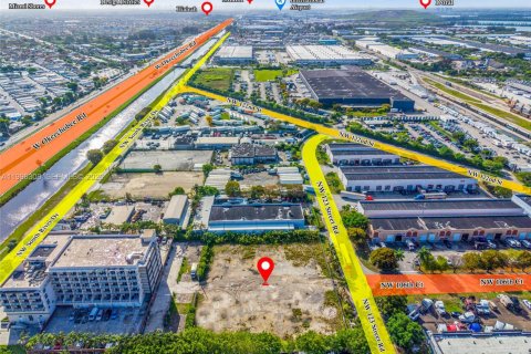 Propiedad comercial en venta en Medley, Florida № 2058237 - foto 11