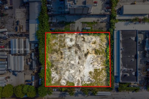 Propiedad comercial en venta en Medley, Florida № 2058237 - foto 18