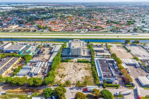 Propiedad comercial en venta en Medley, Florida № 2058237 - foto 8