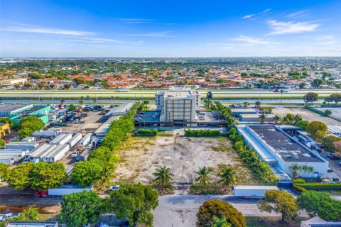 Propiedad comercial en venta en Medley, Florida № 2058237 - foto 3
