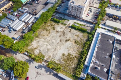 Propiedad comercial en venta en Medley, Florida № 2058237 - foto 20