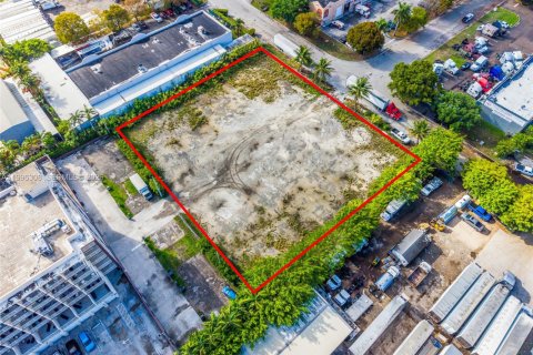 Propiedad comercial en venta en Medley, Florida № 2058237 - foto 14