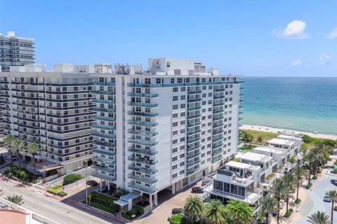 Copropriété à vendre à Surfside, Floride: 1 chambre, 86.31 m2 № 2300523 - photo 2