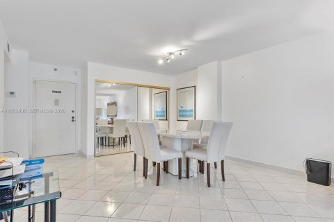 Copropriété à vendre à Surfside, Floride: 1 chambre, 86.31 m2 № 2300523 - photo 9