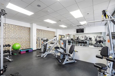Copropriété à vendre à Surfside, Floride: 1 chambre, 86.31 m2 № 2300523 - photo 26