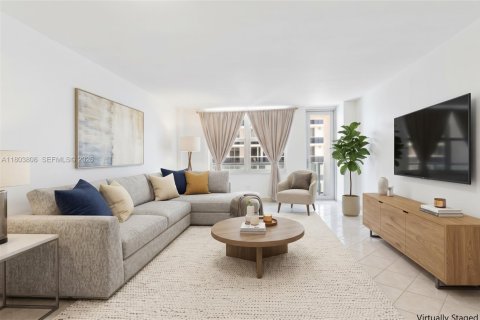 Copropriété à vendre à Surfside, Floride: 1 chambre, 86.31 m2 № 2300523 - photo 6