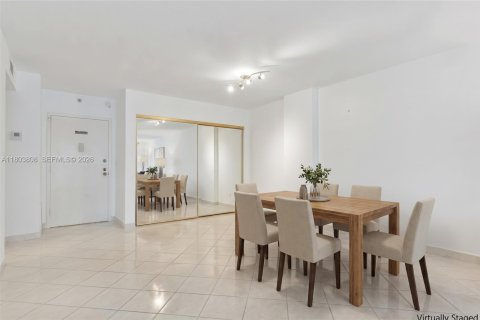 Copropriété à vendre à Surfside, Floride: 1 chambre, 86.31 m2 № 2300523 - photo 8