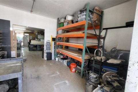 Commercial property in Miami, Florida № 1738460 - photo 13