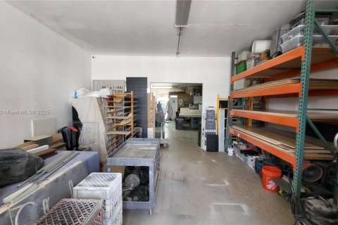 Commercial property in Miami, Florida № 1738460 - photo 12