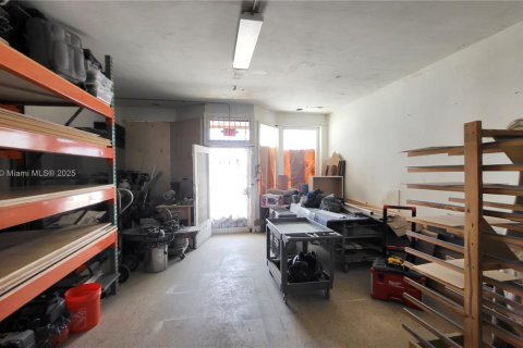 Commercial property in Miami, Florida № 1738460 - photo 11