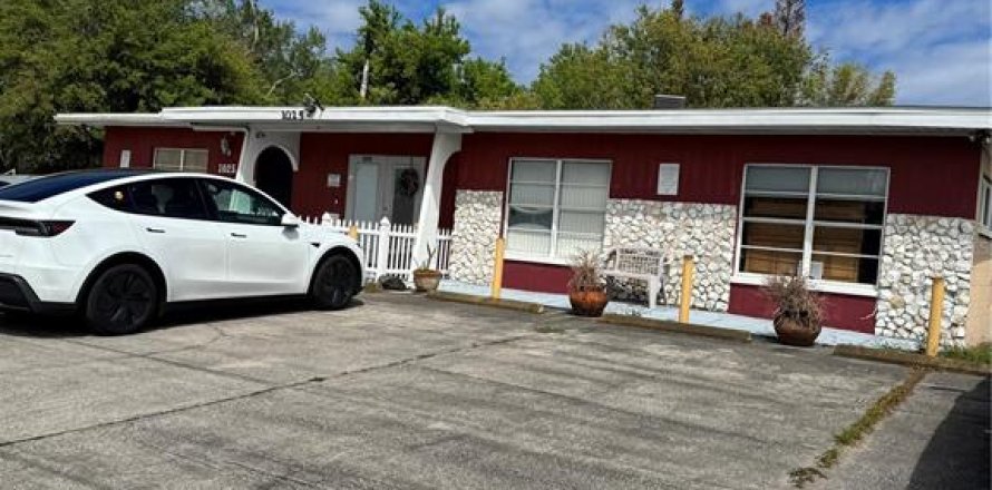 Commercial property in Orlando, Florida 177.44 sq.m. № 2098911