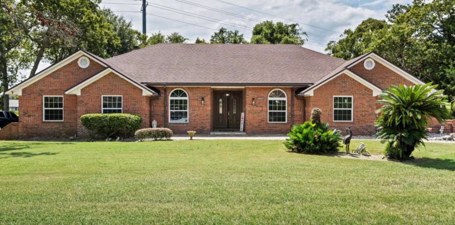 House in Jacksonville, Florida 4 bedrooms, 335.01 sq.m. № 772039