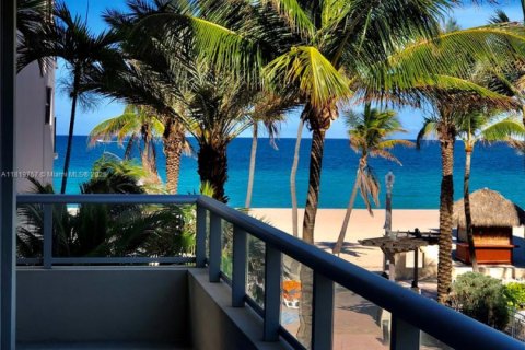 Condominio en venta en Hollywood, Florida, 1 dormitorio, 69.4 m2 № 1777667 - foto 17